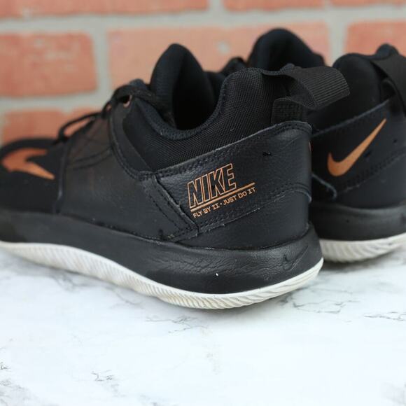Athletic_Shoes